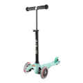 Tříkolečková koloběžka pro děti v zelené barvě Micro Mini2Go DeLuxe Plus Mint