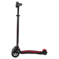 Černá tříkolečková koloběžka Micro Maxi DeLuxe Pro Black-Red
