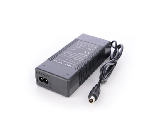 Nabíječka 42V 1,5A U3.1 Nabíječka 42V 1,5A U3.1