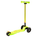 Tříkolečková žlutá koloběžka Micro Maxi DeLuxe Yellow