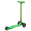 Zelená koloběžka pro děti Micro Maxi DeLuxe Green